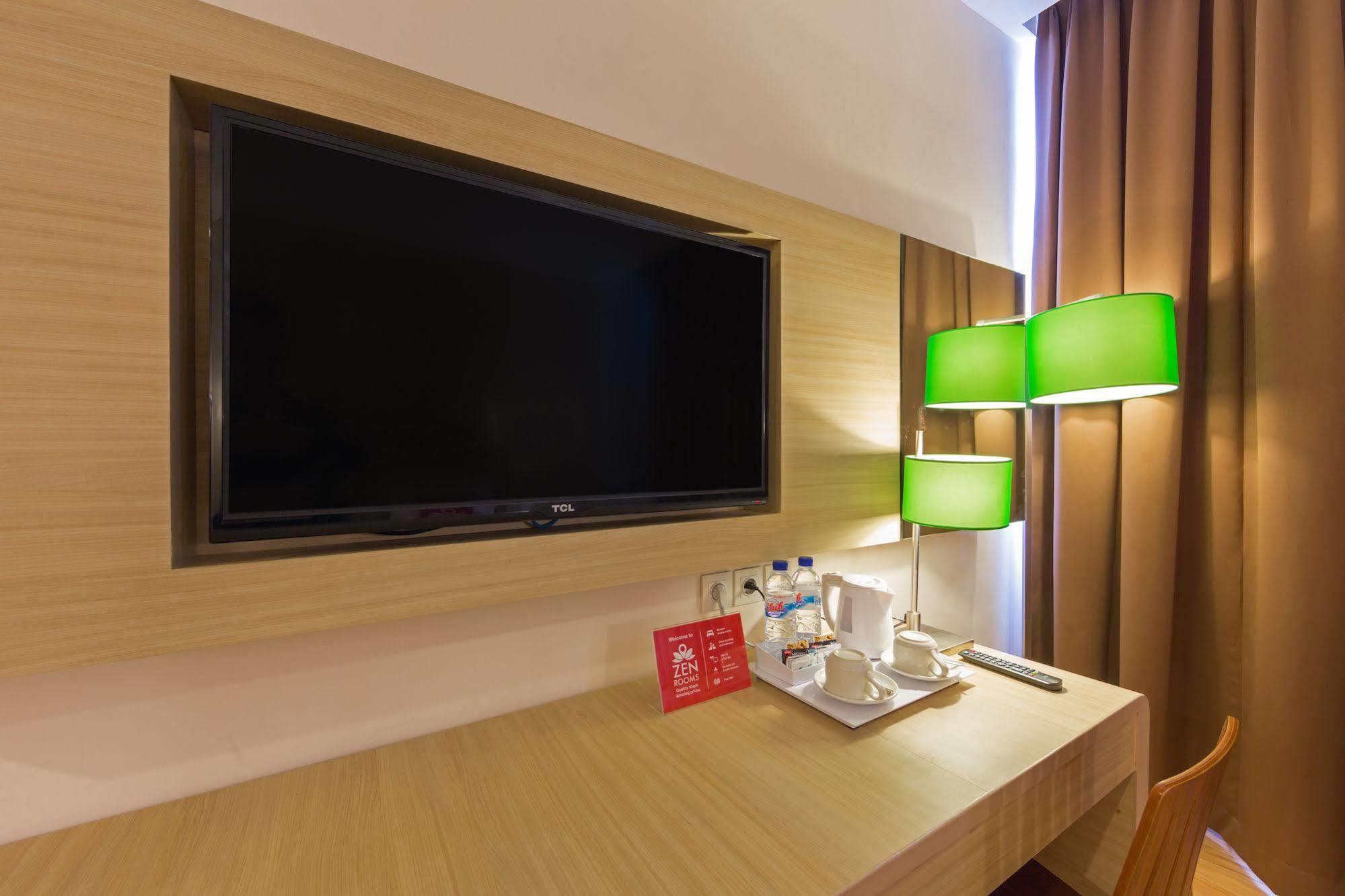 Zen Rooms Kuta Tuban Suites エクステリア 写真