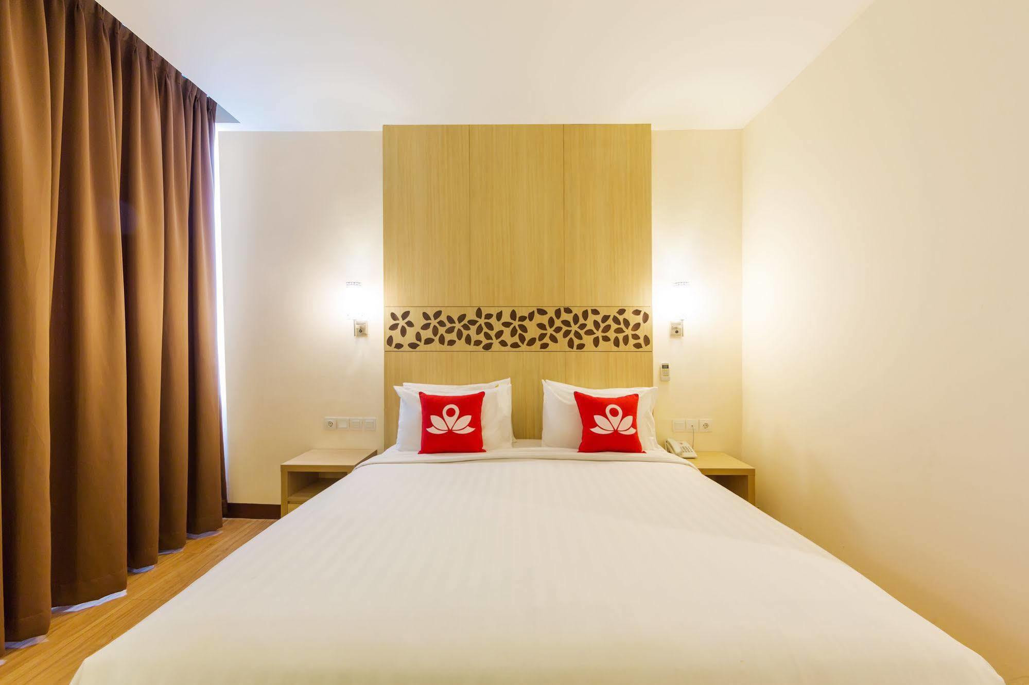 Zen Rooms Kuta Tuban Suites エクステリア 写真