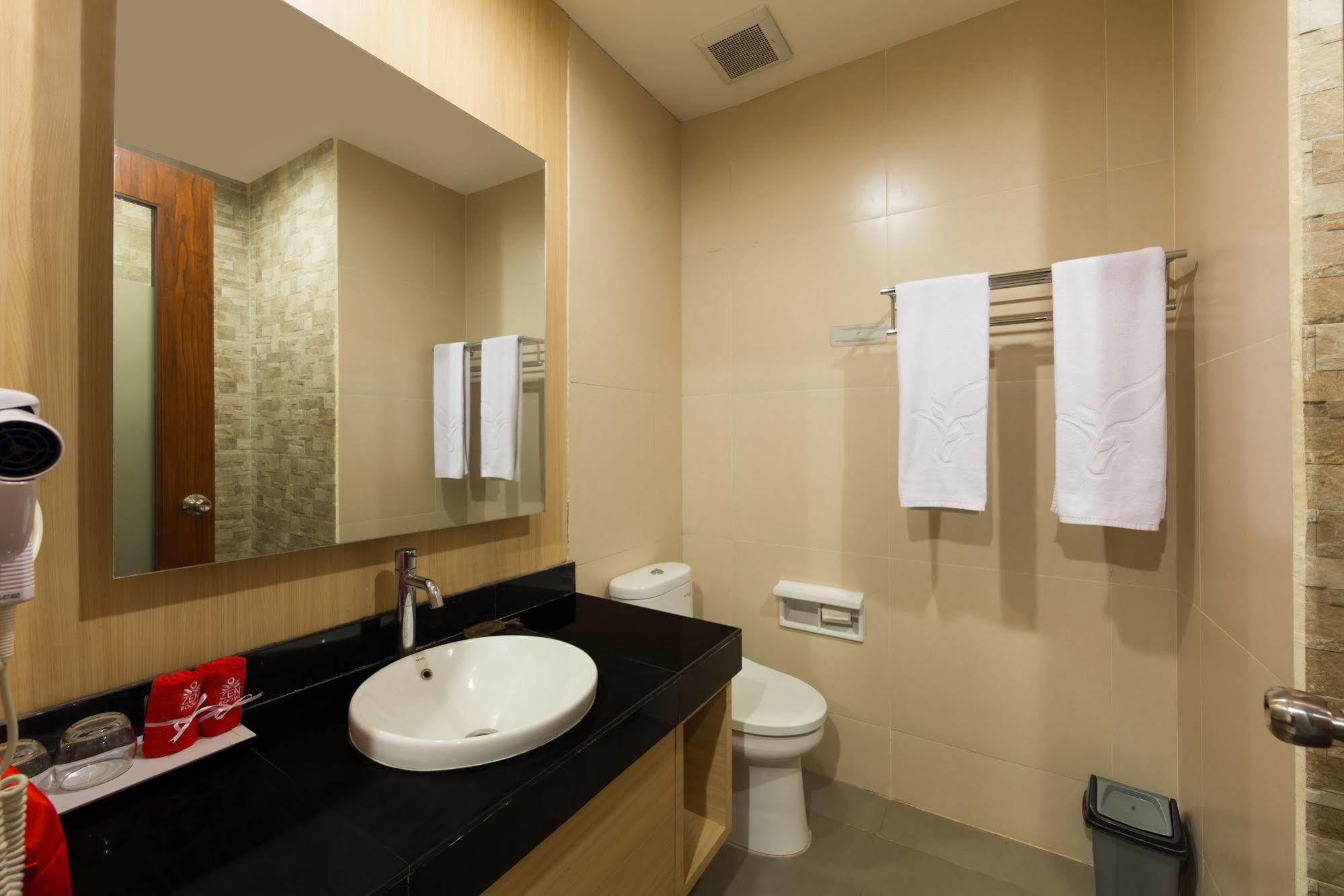 Zen Rooms Kuta Tuban Suites エクステリア 写真