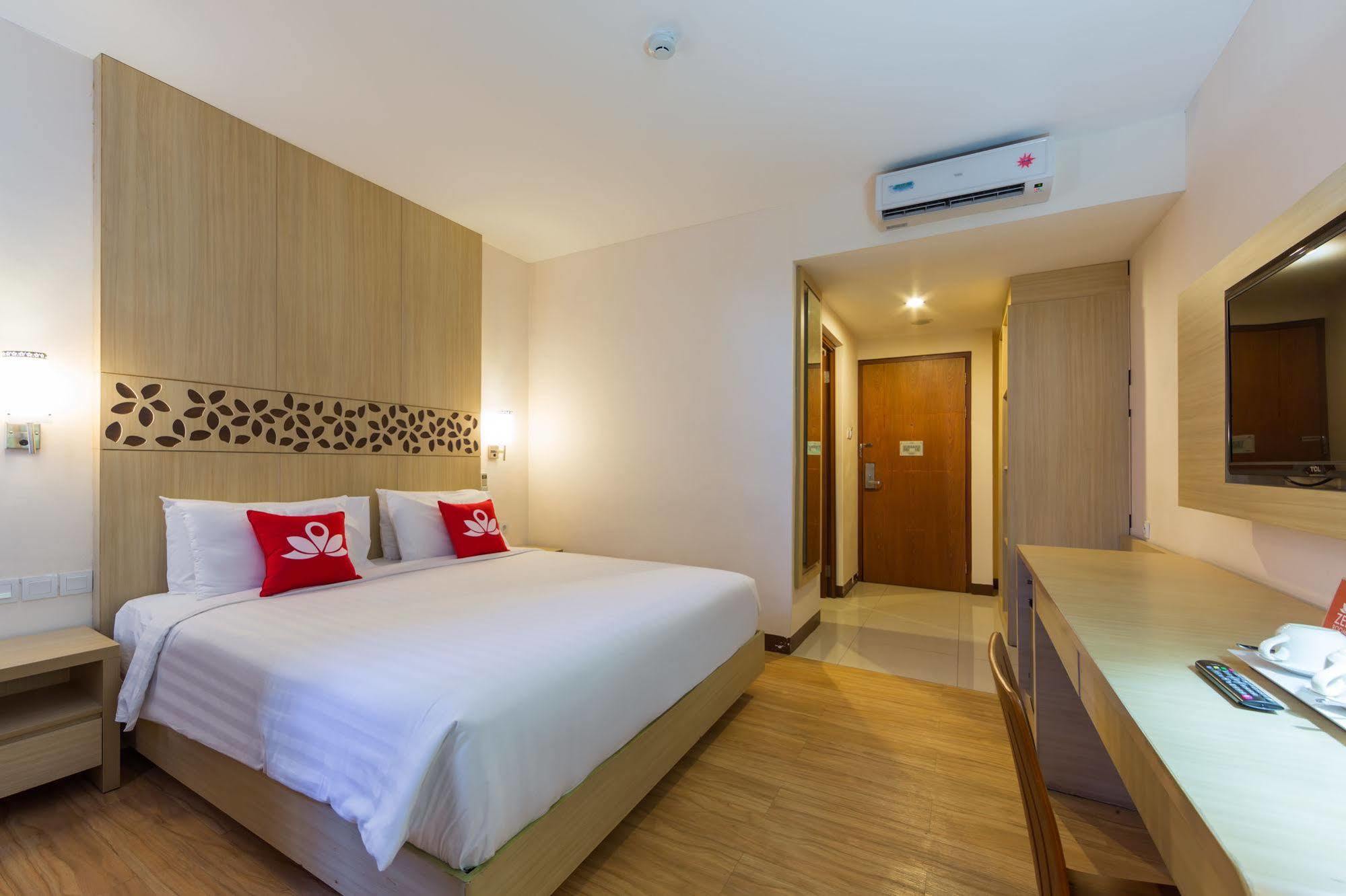 Zen Rooms Kuta Tuban Suites エクステリア 写真