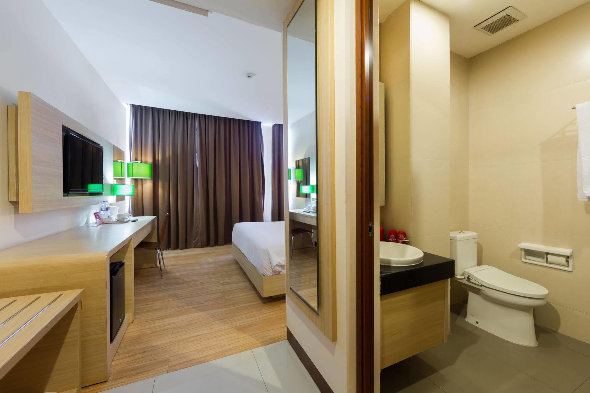 Zen Rooms Kuta Tuban Suites エクステリア 写真