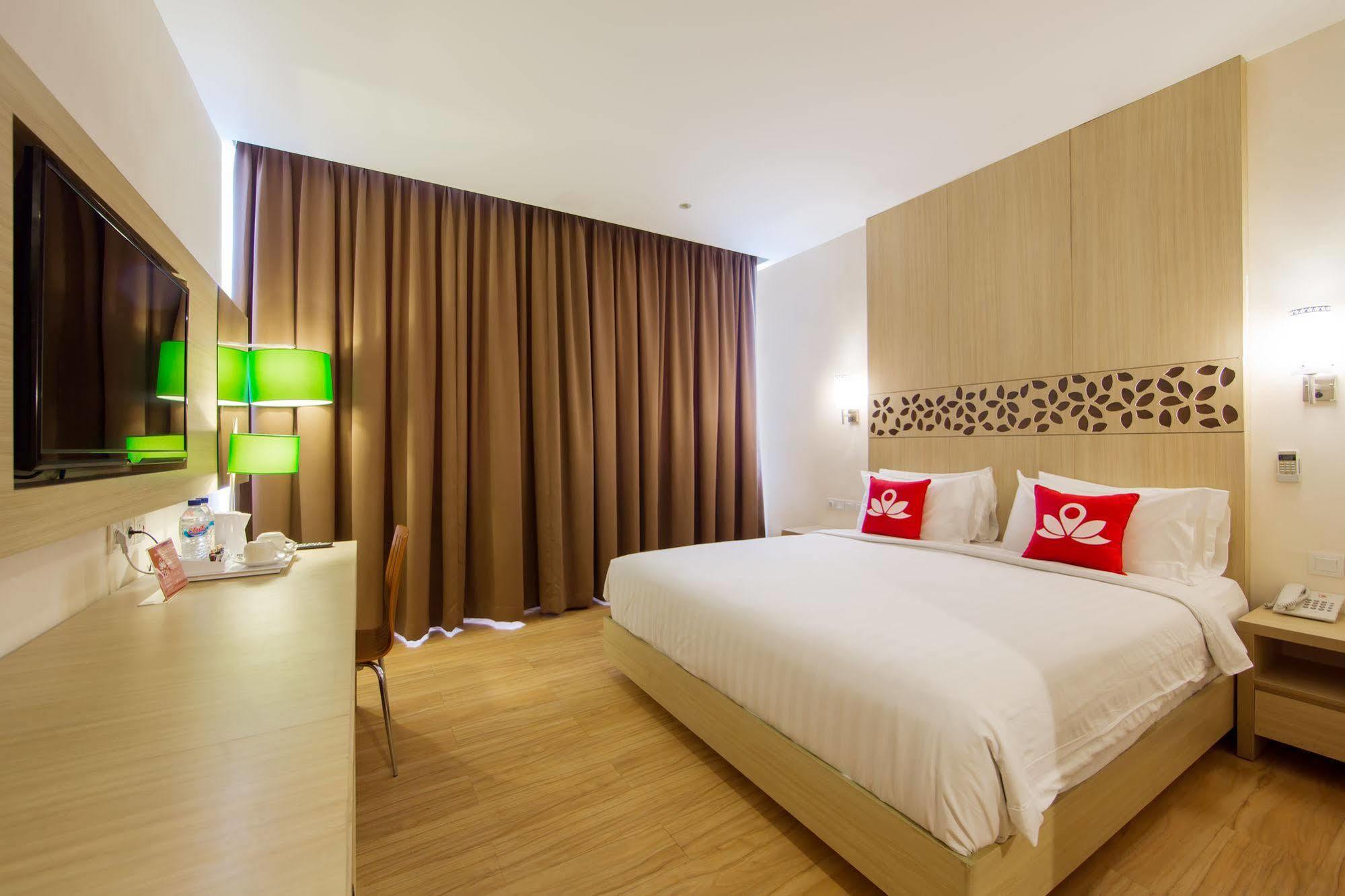Zen Rooms Kuta Tuban Suites エクステリア 写真